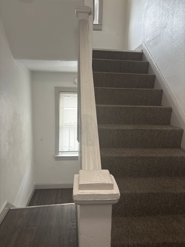 Photo - 232 E King St