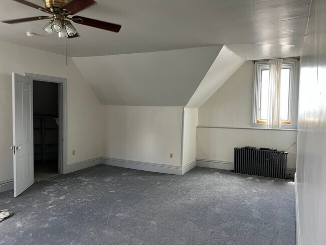 Building Photo - 402 S Winebiddle St Unit 3rd floor Rental