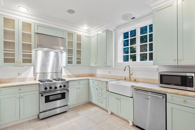 Photo - 1435 Newport Way