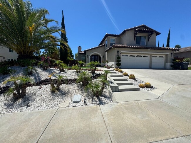 Building Photo - Luxury 5 Bedroom  Home