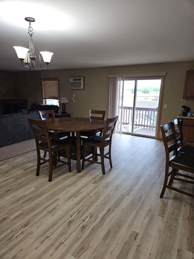 Dining area - 4984 Service Dr Unit 315