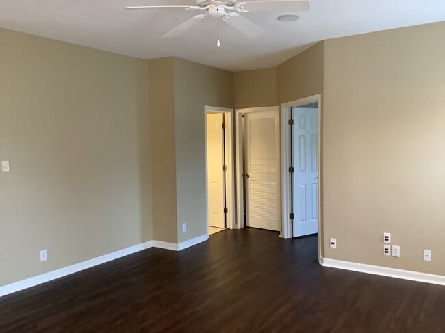 Photo - 18690 Round Lake Rd