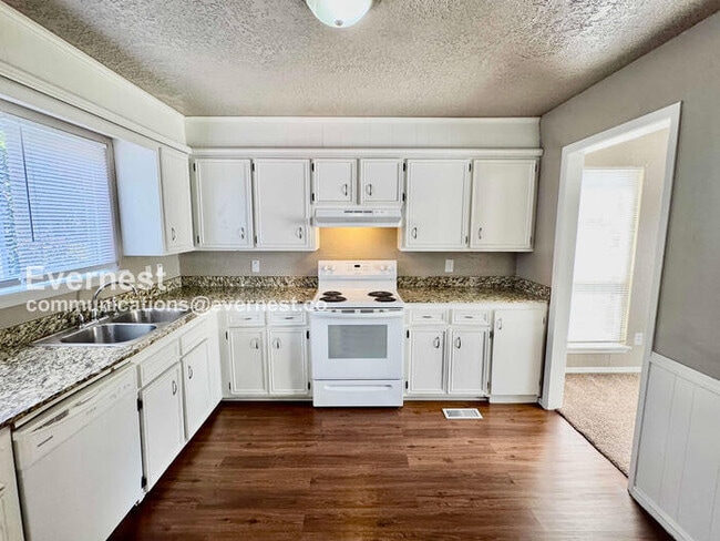 Photo - 3-bedroom, 2.5-bathroom Home with Garage /...