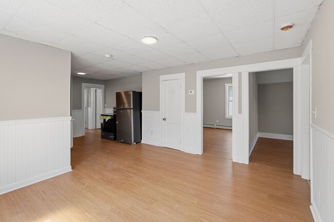 Building Photo - 387 Grove St Unit 3R
