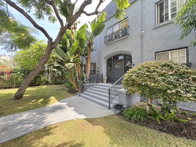 Photo - 1960 Argyle Ave