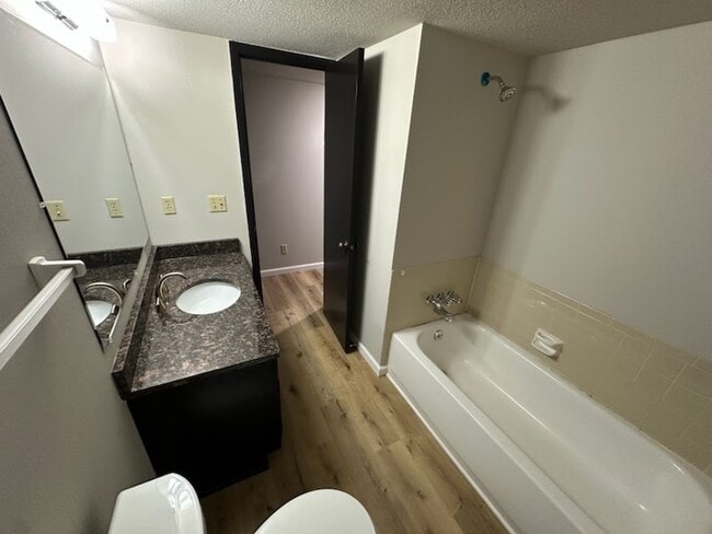 Photo - 9507 University Ave