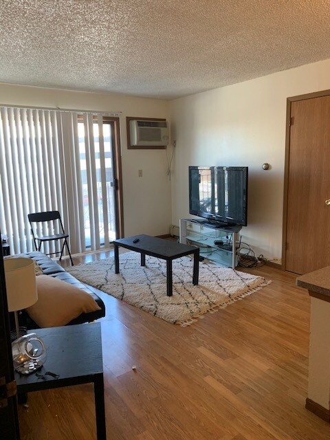 Photo - 13 E Burlington St Apartments Unit 115