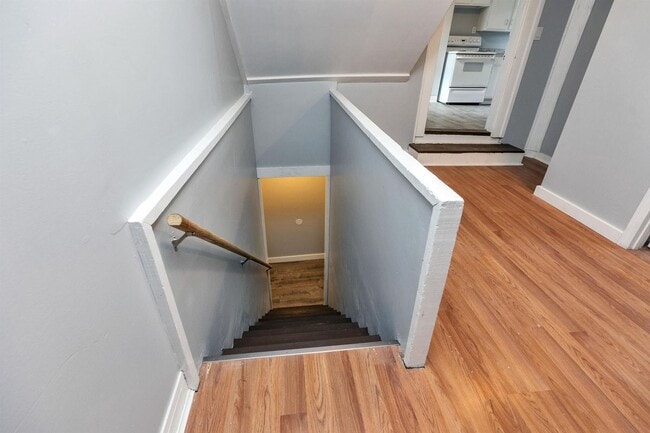 Photo - 27 School, D