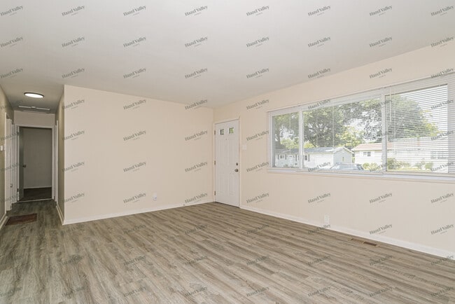 Photo - 1290 Acredale Dr
