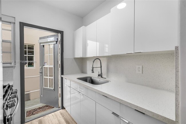 Photo - 717 Española Wy Unidad 110