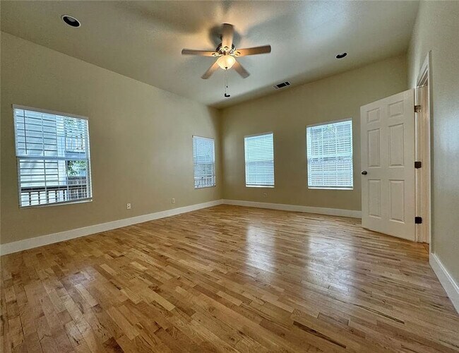 Photo - 5405 Evans Ave