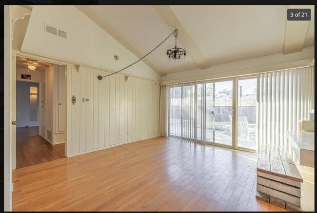 1108 Valiant St