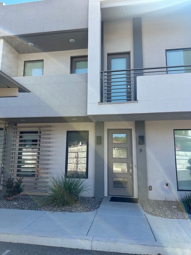Building Photo - Beautiful Resort Home