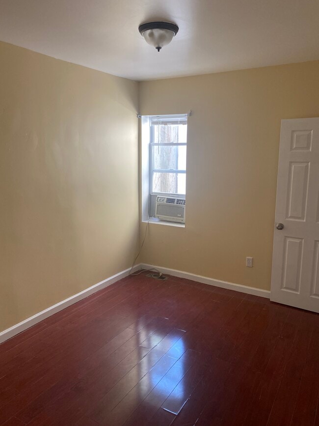 Photo - 5629 Malcolm St