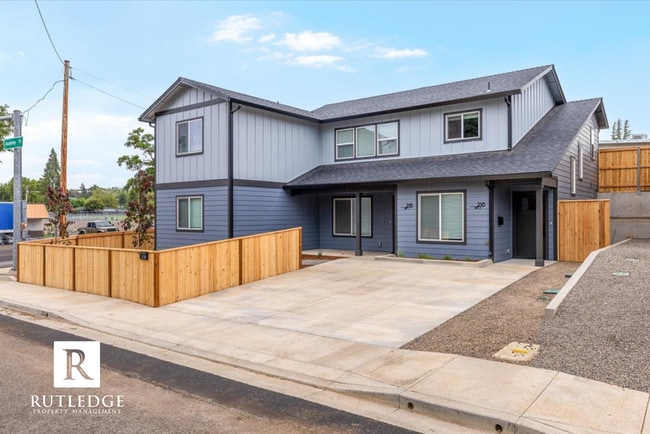 Building Photo - Newly Built 3 Bed/2 Bath Home in East Medford!