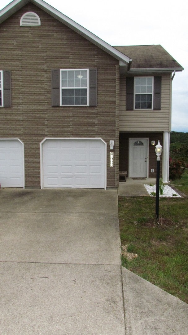 Building Photo - 16758 Huntington Ln Unit 16758 B Huntington Ln