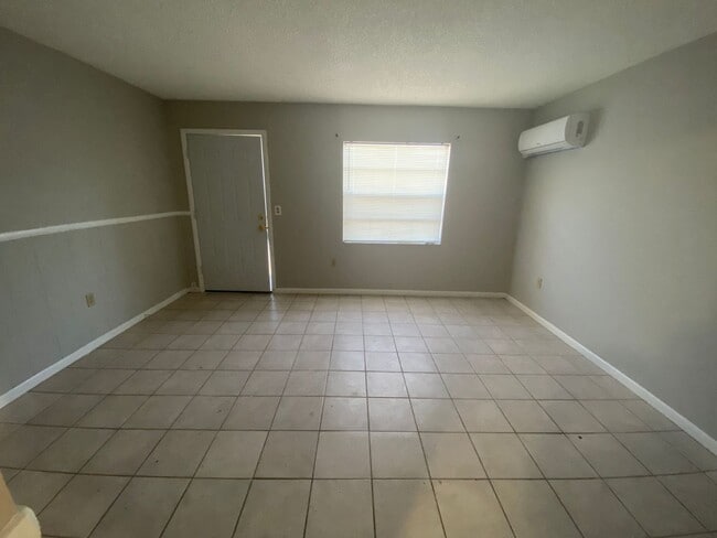 Photo - 2 Bedroom 1 Bath Duplex in Lakeland for RENT!