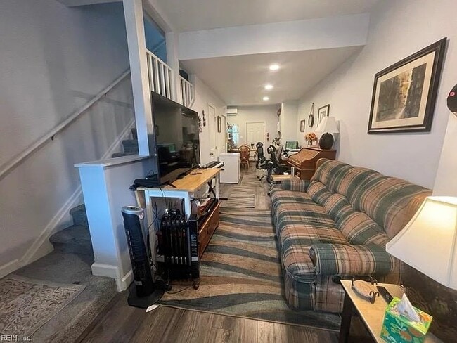 1st floor front door view - 31 E Howard St Unit 31 E Howard St