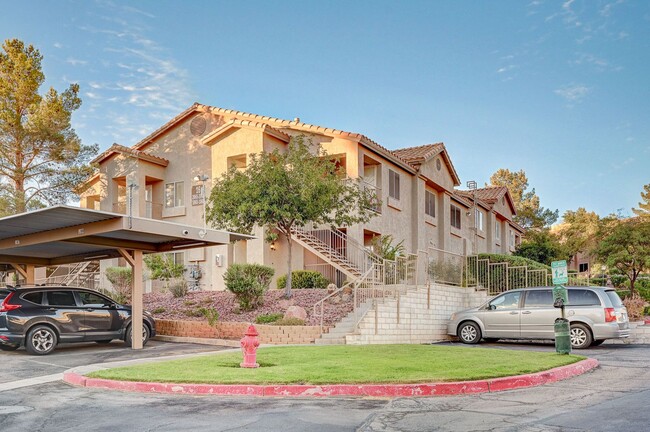 MOVE IN READY GATED CONDO WITH MOUNTAIN VIEWS - MOVE IN READY GATED CONDO WITH MOUNTAIN VIEWS