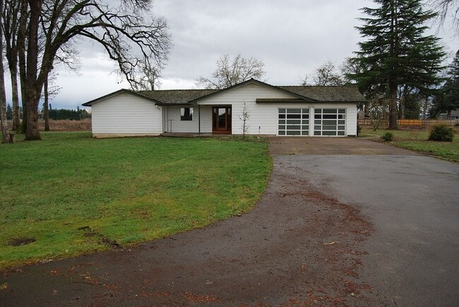 Photo - 3 Bedroom 2 Bath Dayton OR