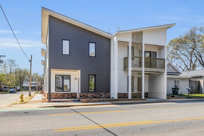 Photo - Modern + Classic Feel in the Heart of Downtown Chattanooga | 4 beds, 2.5 baths!