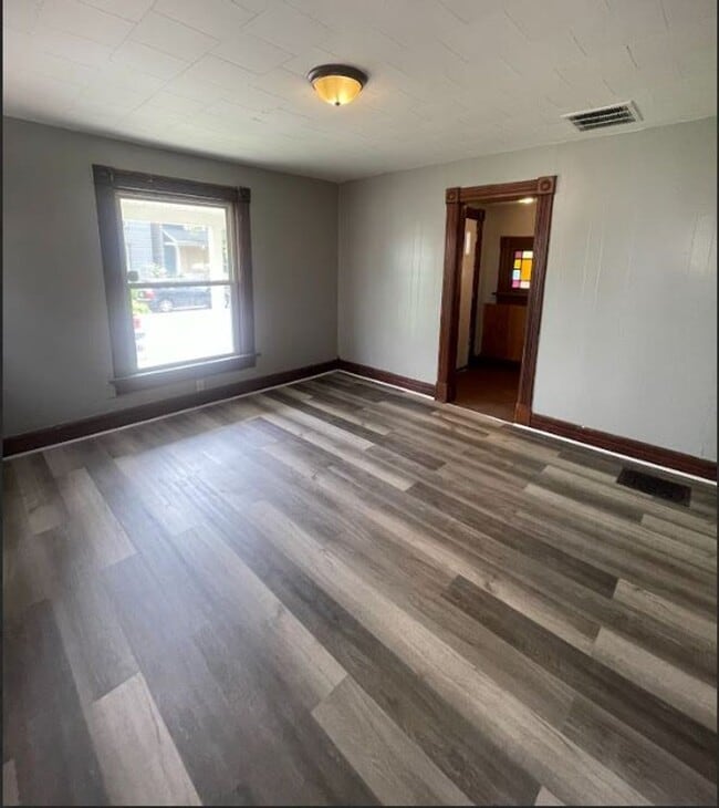 Photo - 3 bed 1 bath close to everything in Dayton!