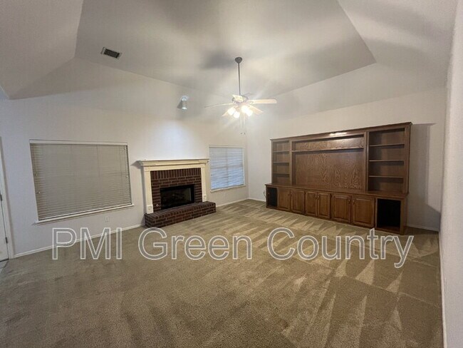 Photo - 305 N Aster Pl