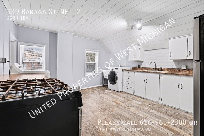 Building Photo - 939 Baraga St NE Unit 2