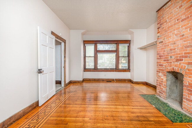 Photo - 1689 Summit St Unit 1689
