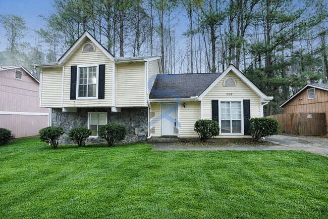 Building Photo - Move in before December 31st and choose your reward: a $250 Amazon Gift Card or a 55 Smart TV!