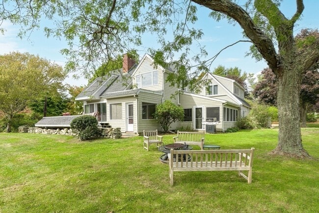 Photo - 540 River Rd