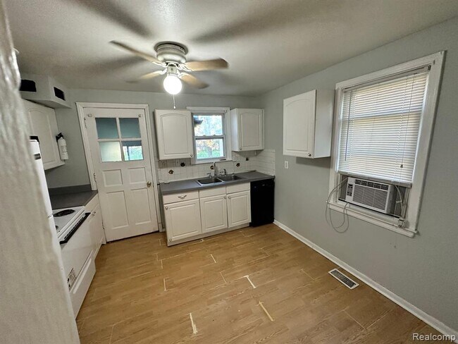 Photo - 21026 Rensselaer St