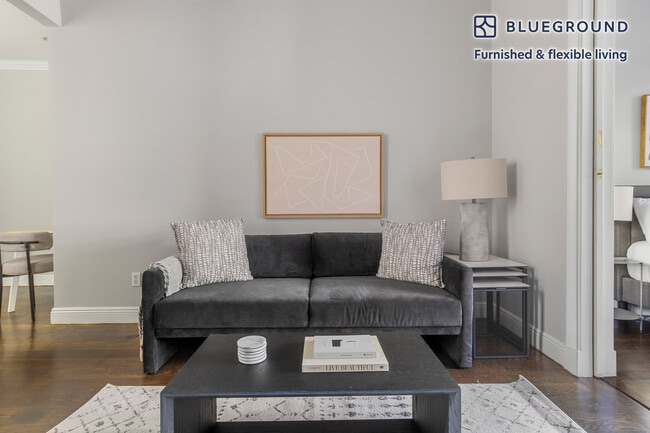 Photo - 290 W 12th St Unidad SI FL2-ID1555