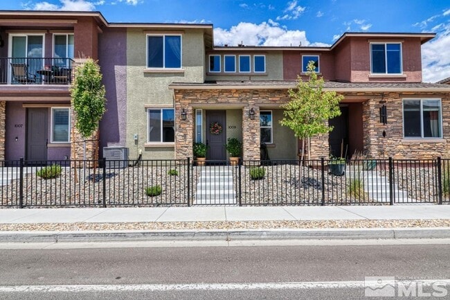 Photo - Townhome short drive to freeway. 3 bedroom 2 1/2 baths