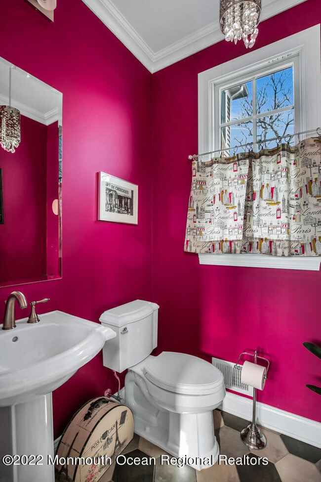 Photo - 812 Claridge Dr