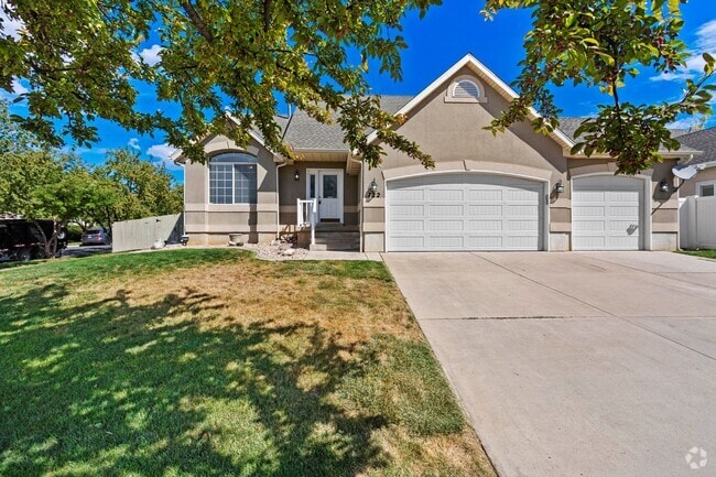 Building Photo - Spacious 4 Bedroom 3 Bathroom Layton Home
