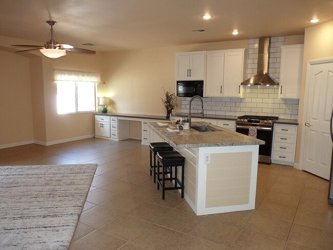 Photo - 81 Dow Jones St