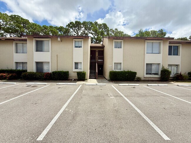 Building Photo - Close to Downtown Sarasota - 2/1 Condo - I... Unit B