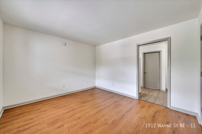 Photo - 1912 Wayne St NE Unit 11