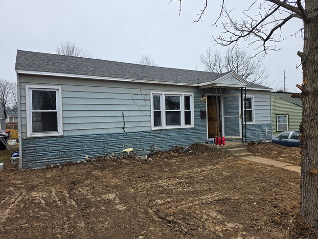 Building Photo - 214 Lobban St