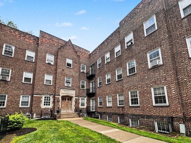 Edgehill Court