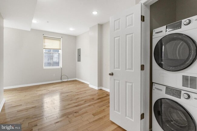 Building Photo - 2604 Frankford Ave Unit 3