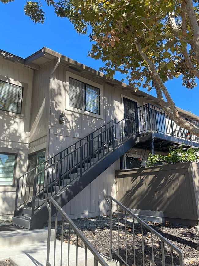 Building Photo - 204 Famoso Plaza Unit Mission Village