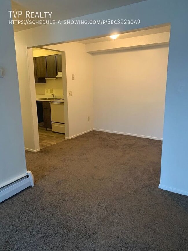 Photo - 1454 W River Rd N