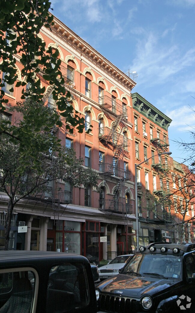 Photo - 321 W 11th St