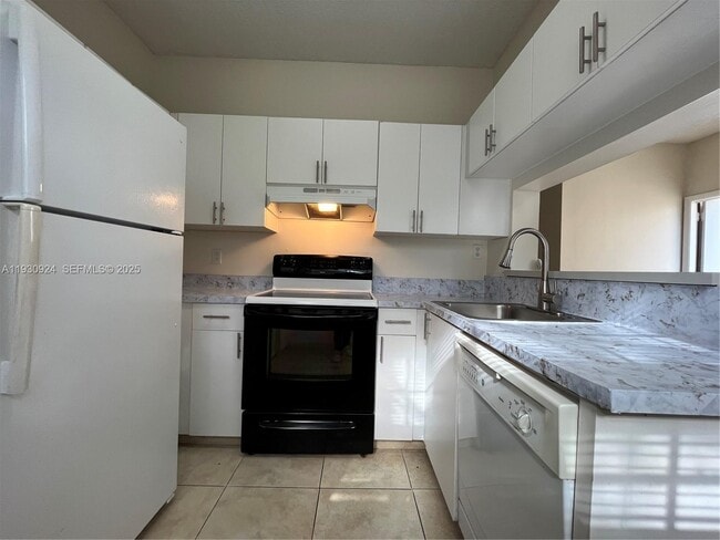 Building Photo - 671 Cypress Lake Blvd Unit C21