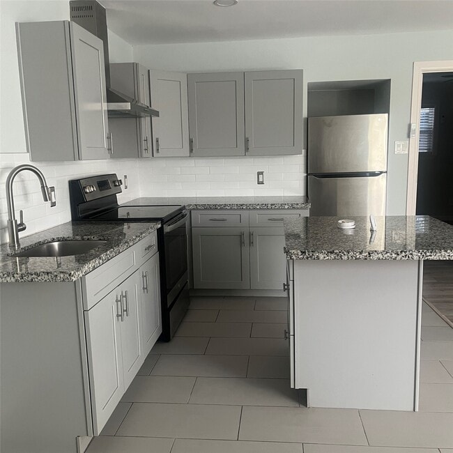 Photo - 4626 Bell St Unit 4