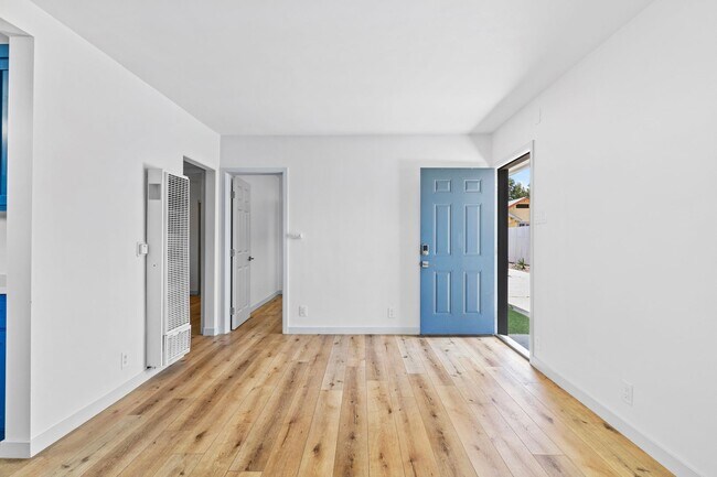 Photo - 1078 E 7th St Unit 01