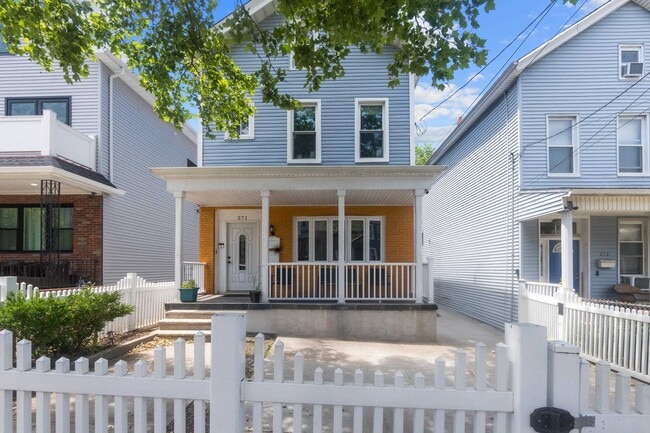 Building Photo - 271 Cator Ave Unit 2