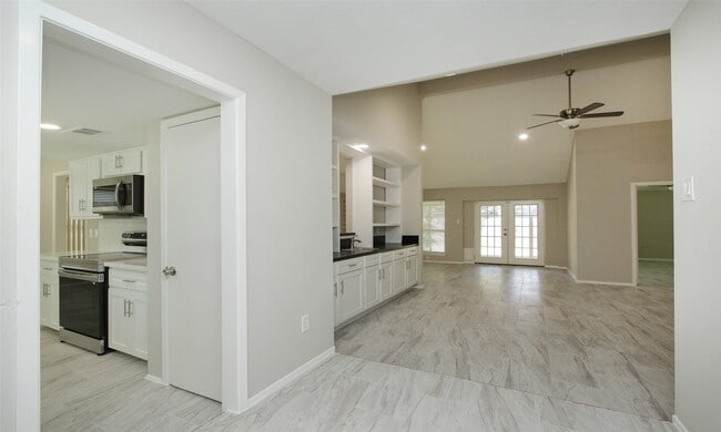 Photo - 833 Lakeview Dr